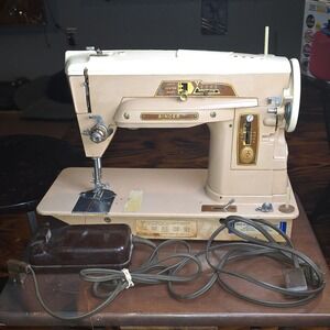 Vintage‎ 1958 Singer Sewing Machine 403A Slant-O-Matic works tested.